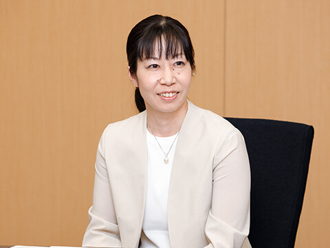 営業本部 営業統括部企画グループ 西井 亮子 工学部 生物化学工学科 新卒入社